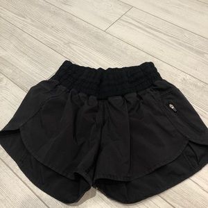 LULULEMON TRACKER SHORTS